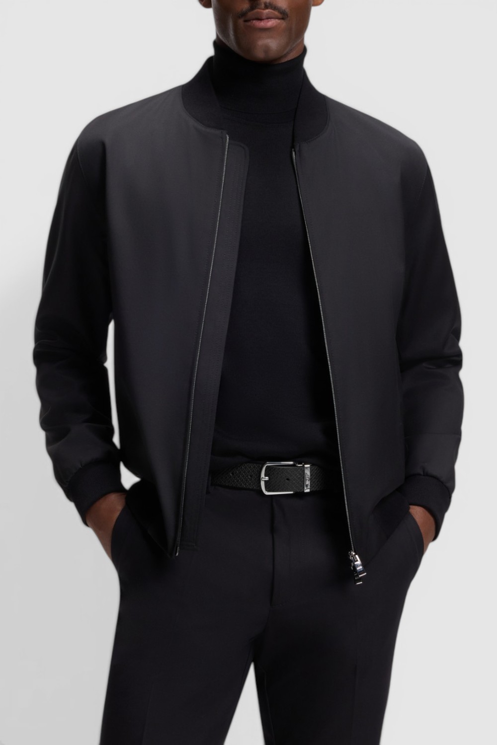 תמונת כל הלוק של חגורת עור דו צדדית